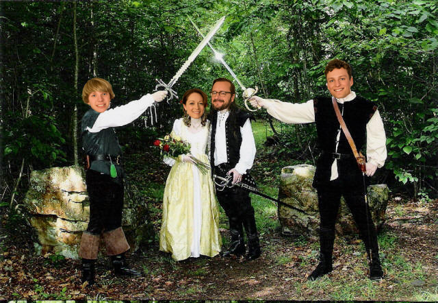montage d'Alain et Marie qui se marient en déguisement médiéval