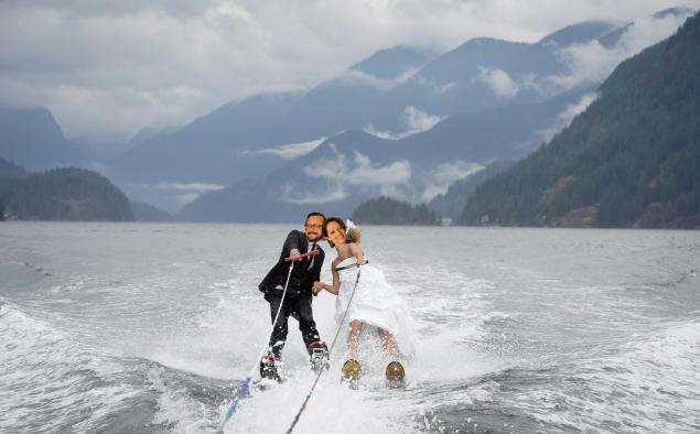 montage d'Alain et Marie qui se marient en ski nautique